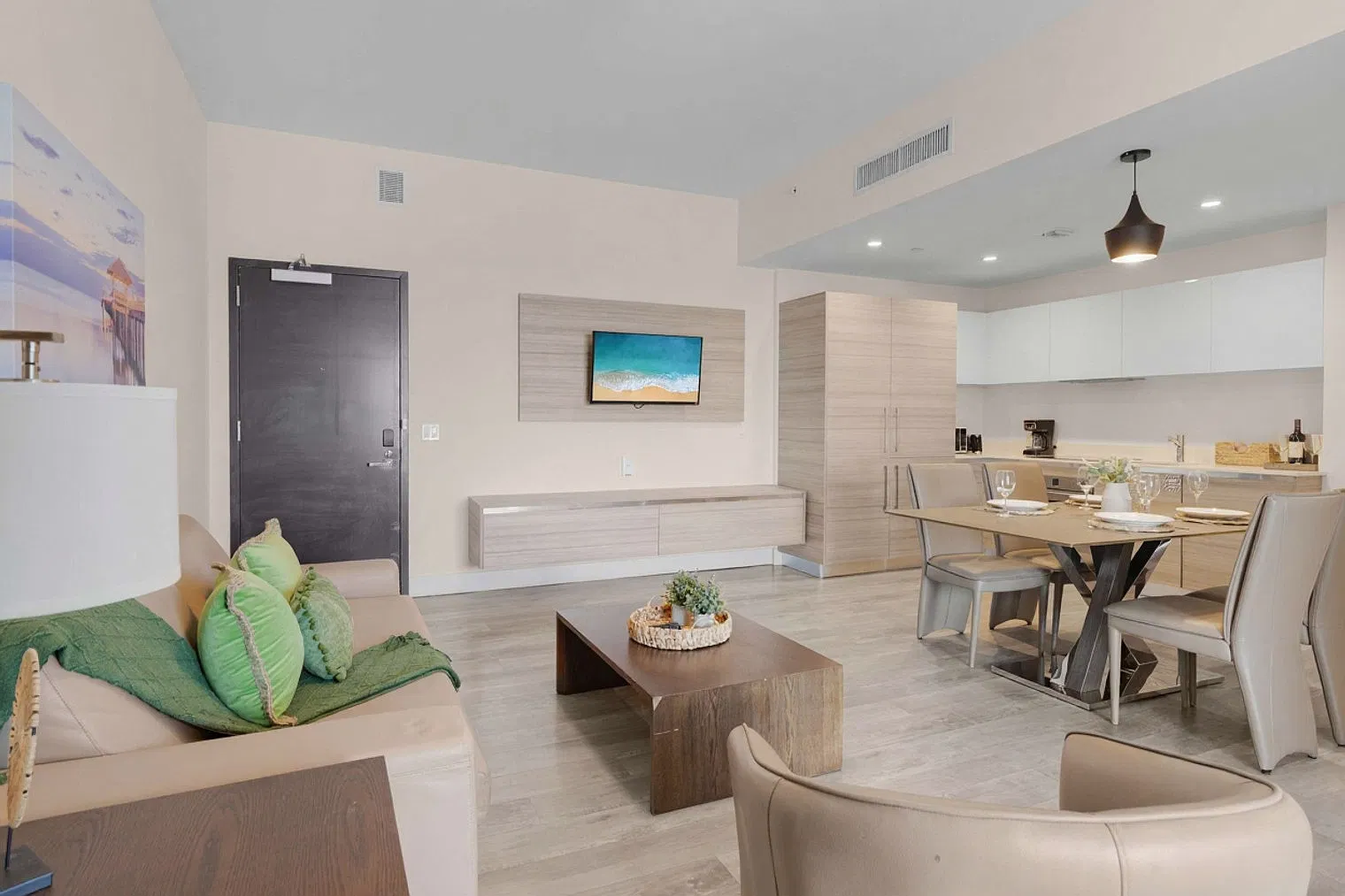 2 bed, 2.0 bath, 990 sqft, $7,174 — Photo 3