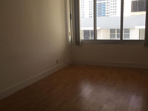 3rd image of 1200 West Ave APT Ph20