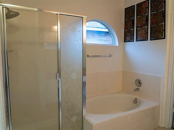 3rd image of 10120 Sourwood Dr #10120