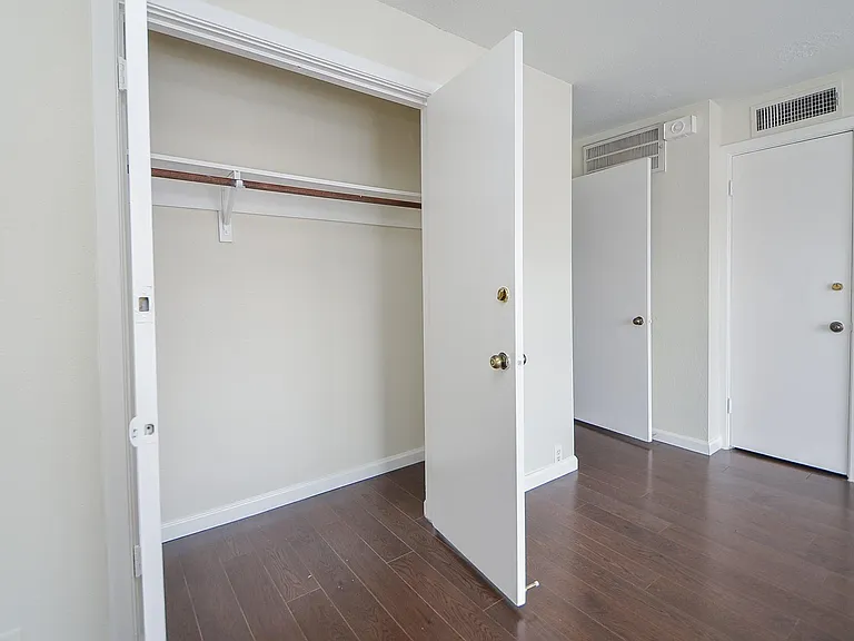 2121 Fountain View Dr #50 — Photo 8