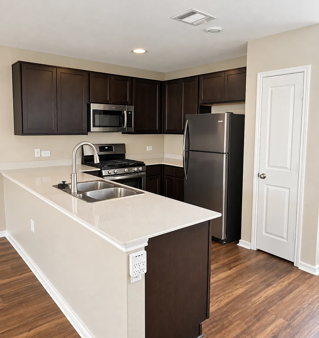 3 bed, 2.5 bath, 1440 sqft, $1,600 — Photo 2
