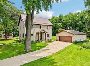 W5440 Halverson Rd, Poynette, WI 53955