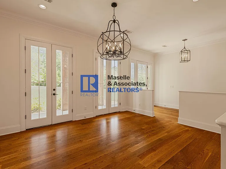 412 Dover Ln — Photo 11
