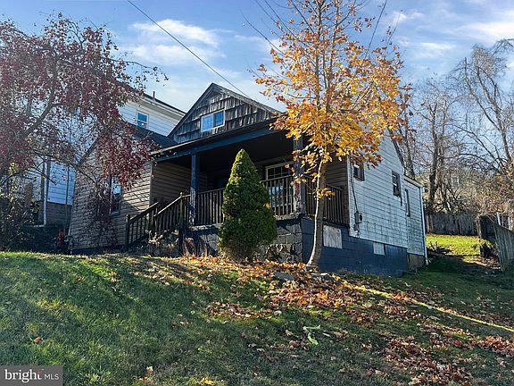 3rd image of 305 N 10th St