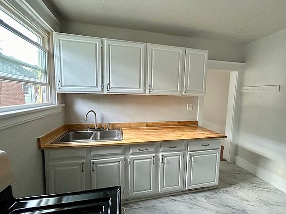 5th image of 33 Glen Este Pl #2