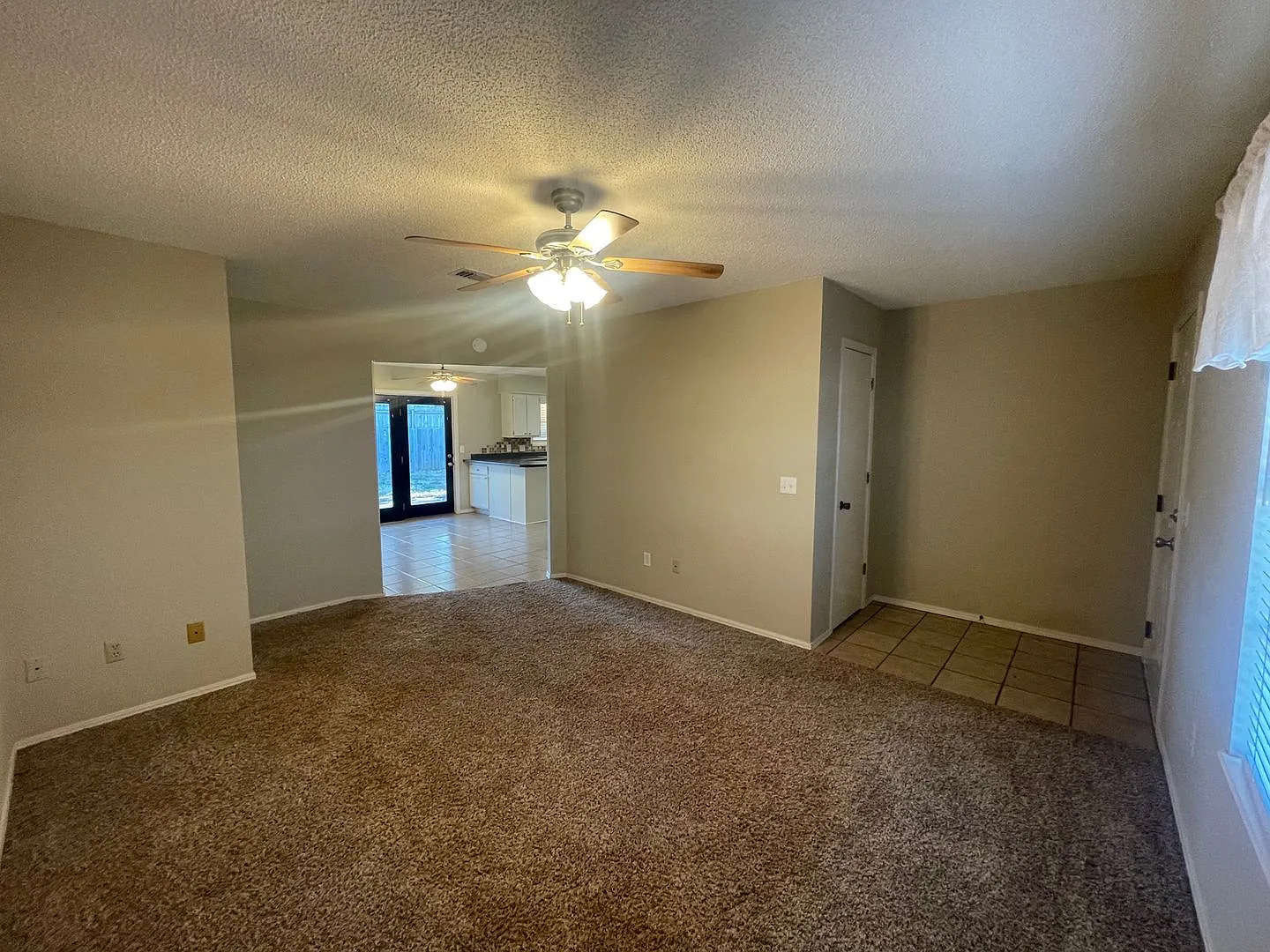 Beautiful 3-Bedroom / 2-Bathroom Home Near Stillwater Junior High and Skyline Elementary! — Photo 2