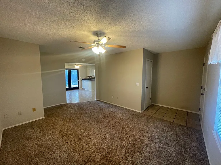 1003 E Dell Ave — Photo 2