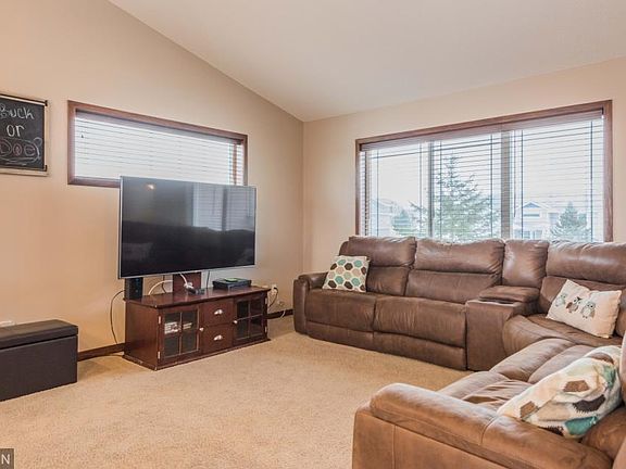 4th image of 810 Winsome Way NE
