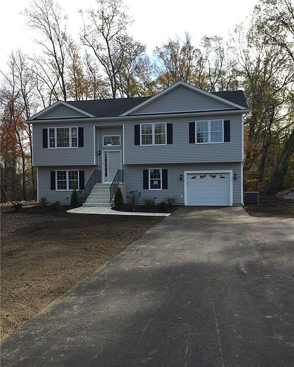 1st image of 3 Oak Hill Dr