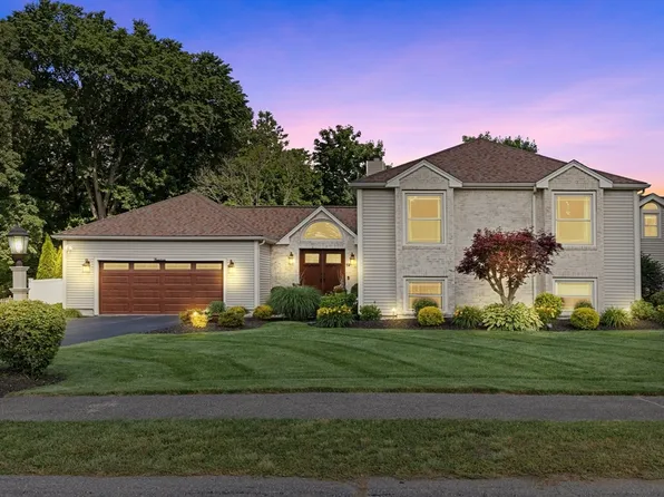 19 Ledgebrook Ave, Stoughton, MA 02072
