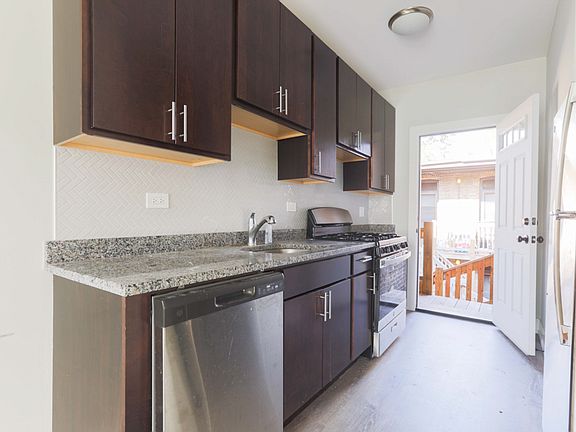 2nd image of 630 W Cornelia Ave #S5