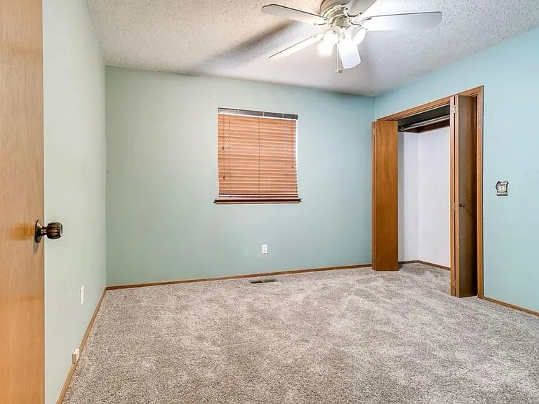 5804 NW 89th St — Photo 18