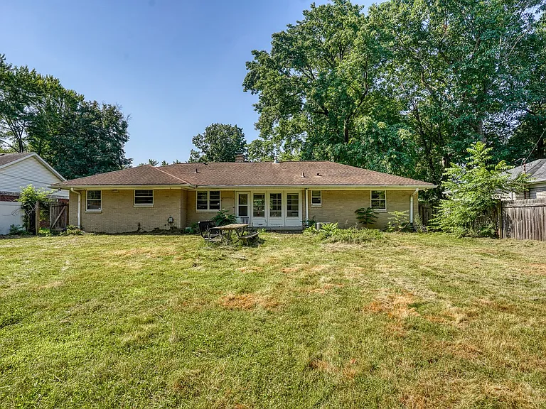 2920 Highwoods Dr E — Photo 14