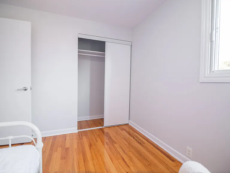 98 Woodridge Cres — Photo 32