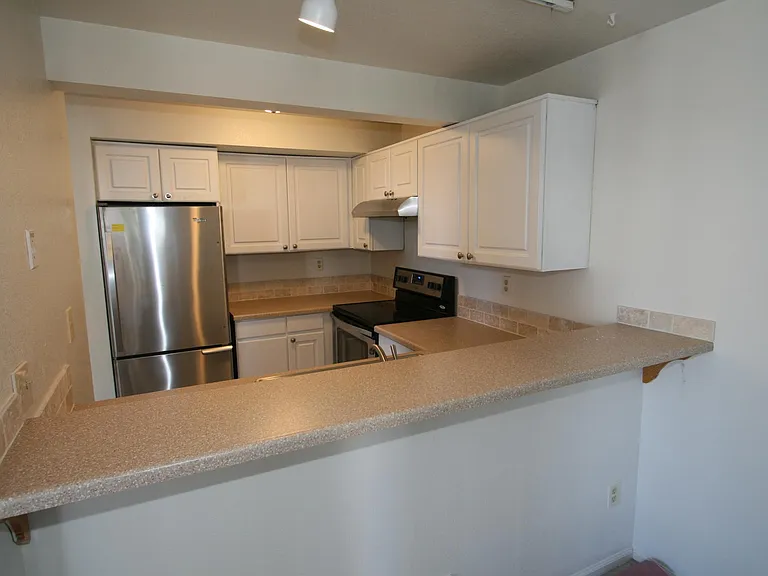 412 Owl Dr — Photo 6