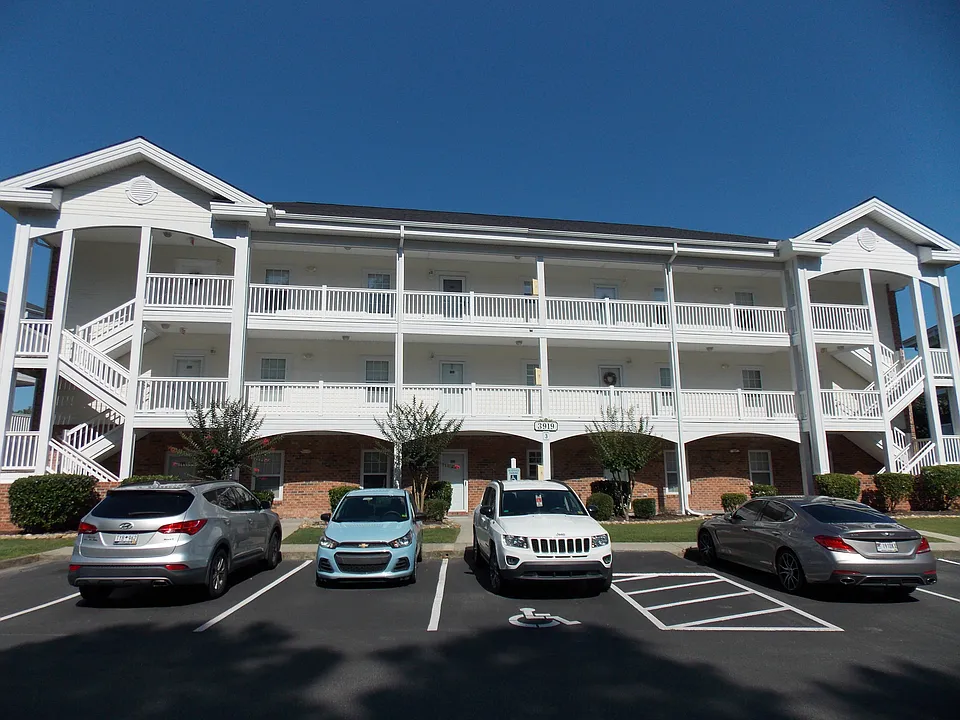 3919 Gladiola Ct #101