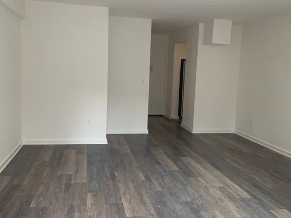 520 West 43rd Street image 2 of 22