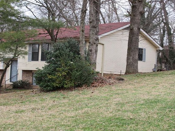 3rd image of 2810 Saint Johns Ln