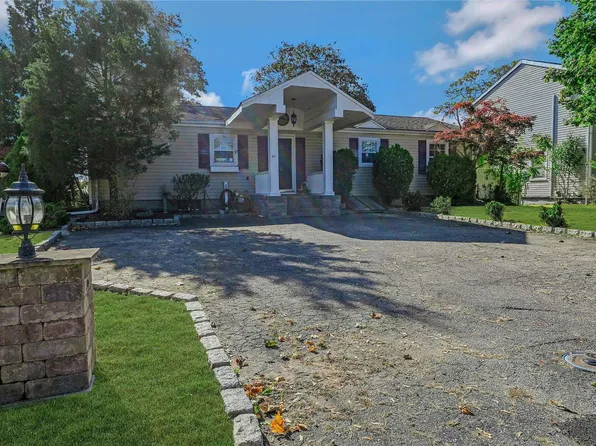 41 Howell Lane, Riverhead, NY 11901