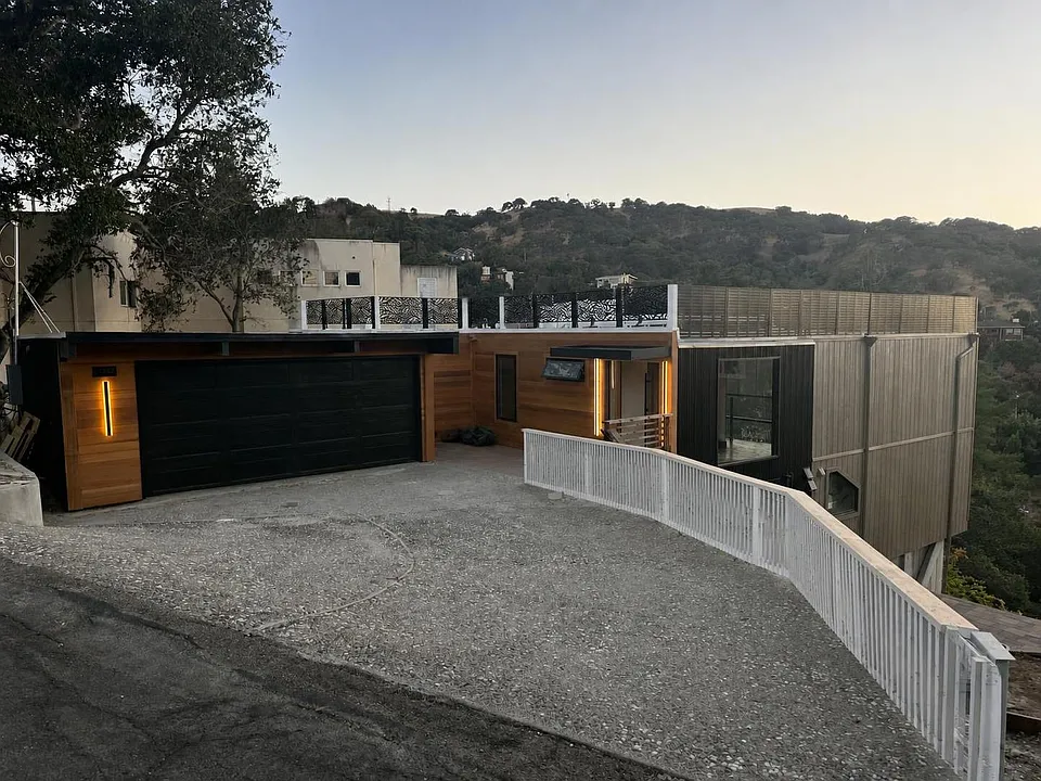 1242 Thomas Dr