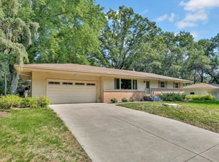 191 Jansa Dr, Shoreview, MN 55126