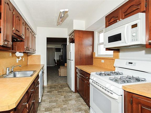 5th image of 170 Coolidge St
