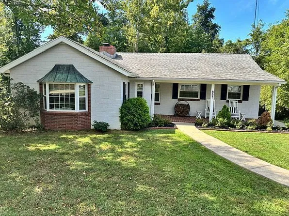 853 Sweet Acres Dr, Saint Albans, WV 25177