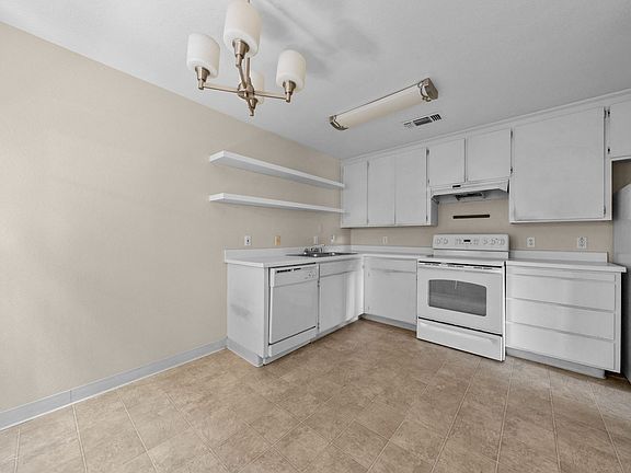 4th image of 321 T St APT 1