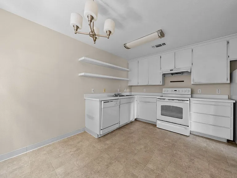 321 T St — Photo 4