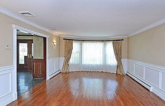 4th image of 21 Winthrop Dr