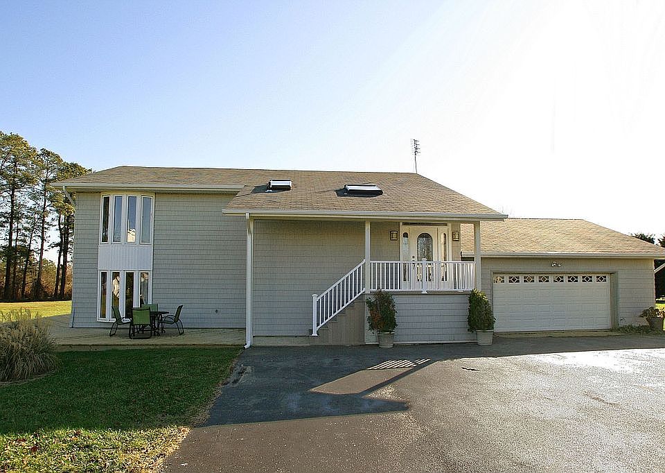 1st image of 213 Shipping Creek Dr