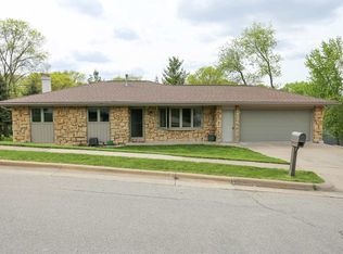 880 Berkley Pl, Dubuque, IA 52001