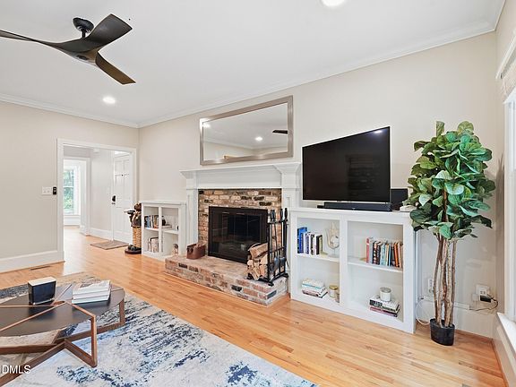 3rd image of 6814 Gloucester Rd
