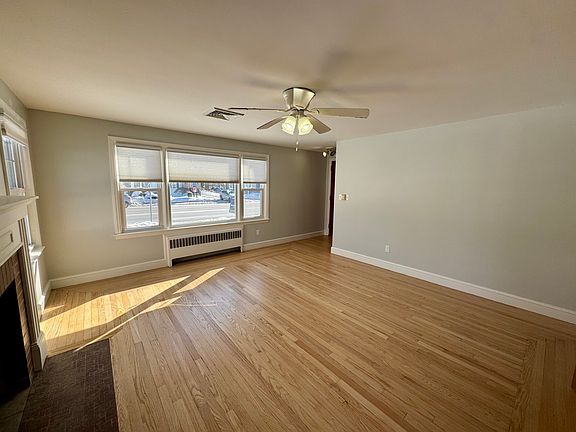 4th image of 915 Reservoir Ave