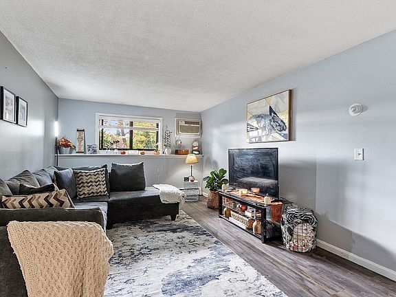 2nd image of 655 W Lowell Ave Unit 6