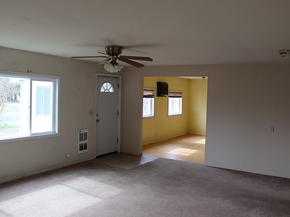 5th image of 210 NE Foster St