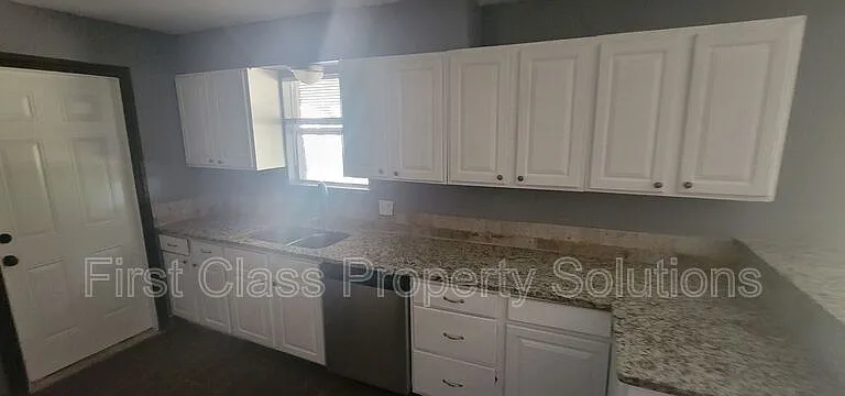 661 NW 16th St — Photo 12