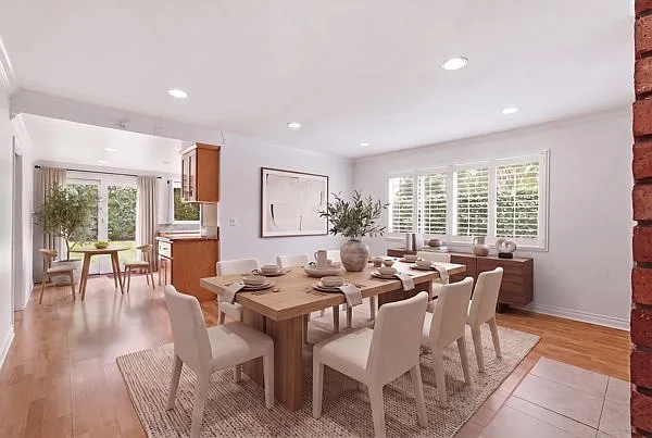 Dining room.