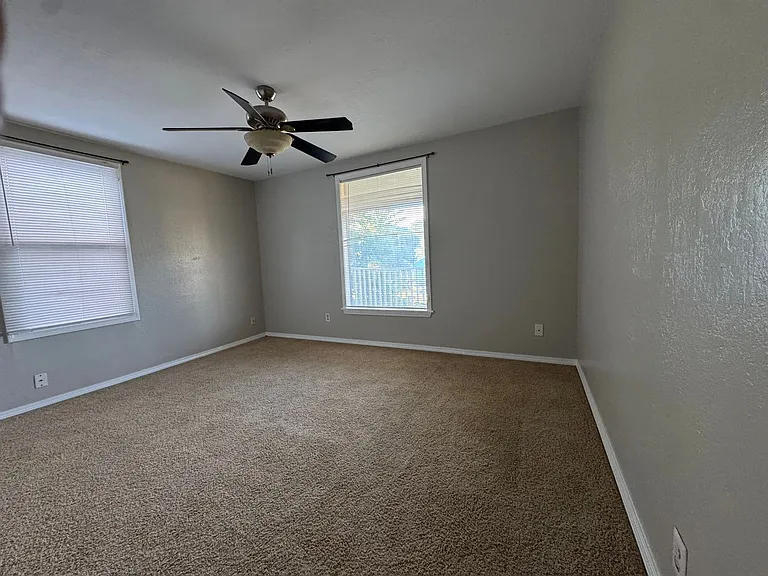 602 E Randolph Ave — Photo 5