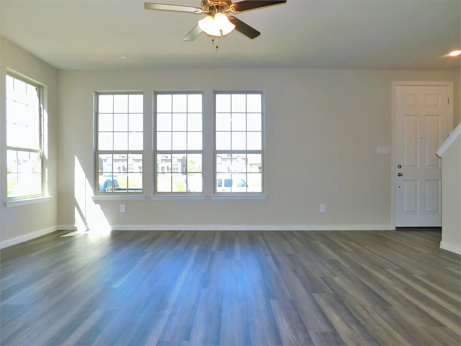 3 bed, 2.5 bath, 1752 sqft, $2,100 — Photo 3