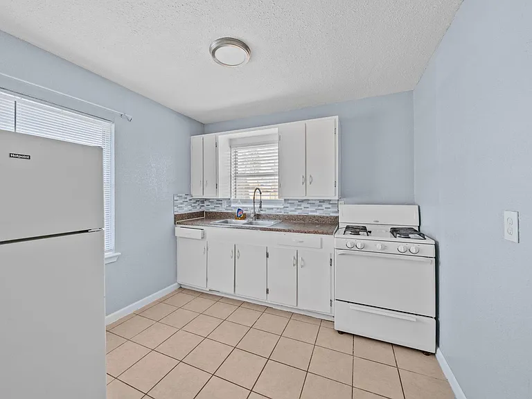 904 Beverly Ave #C — Photo 1
