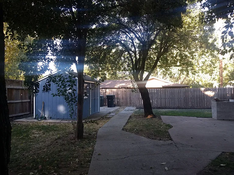 537 Auburn St — Photo 12