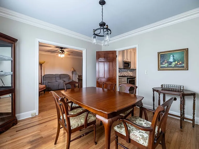 3301 Howard Ave — Photo 9