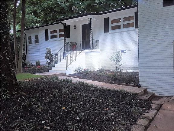 3rd image of 3857 Longview Dr