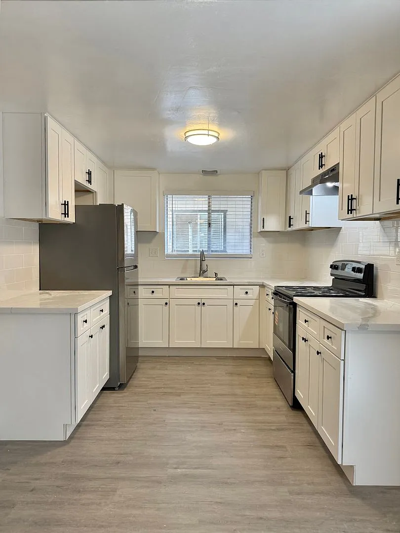 947 Temple Dr APT 1 photo 1