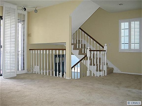 3rd image of 204 Mayfair Ln