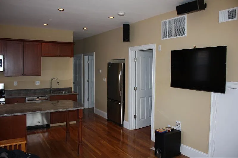Building Photo - 148 Hillside St #1A