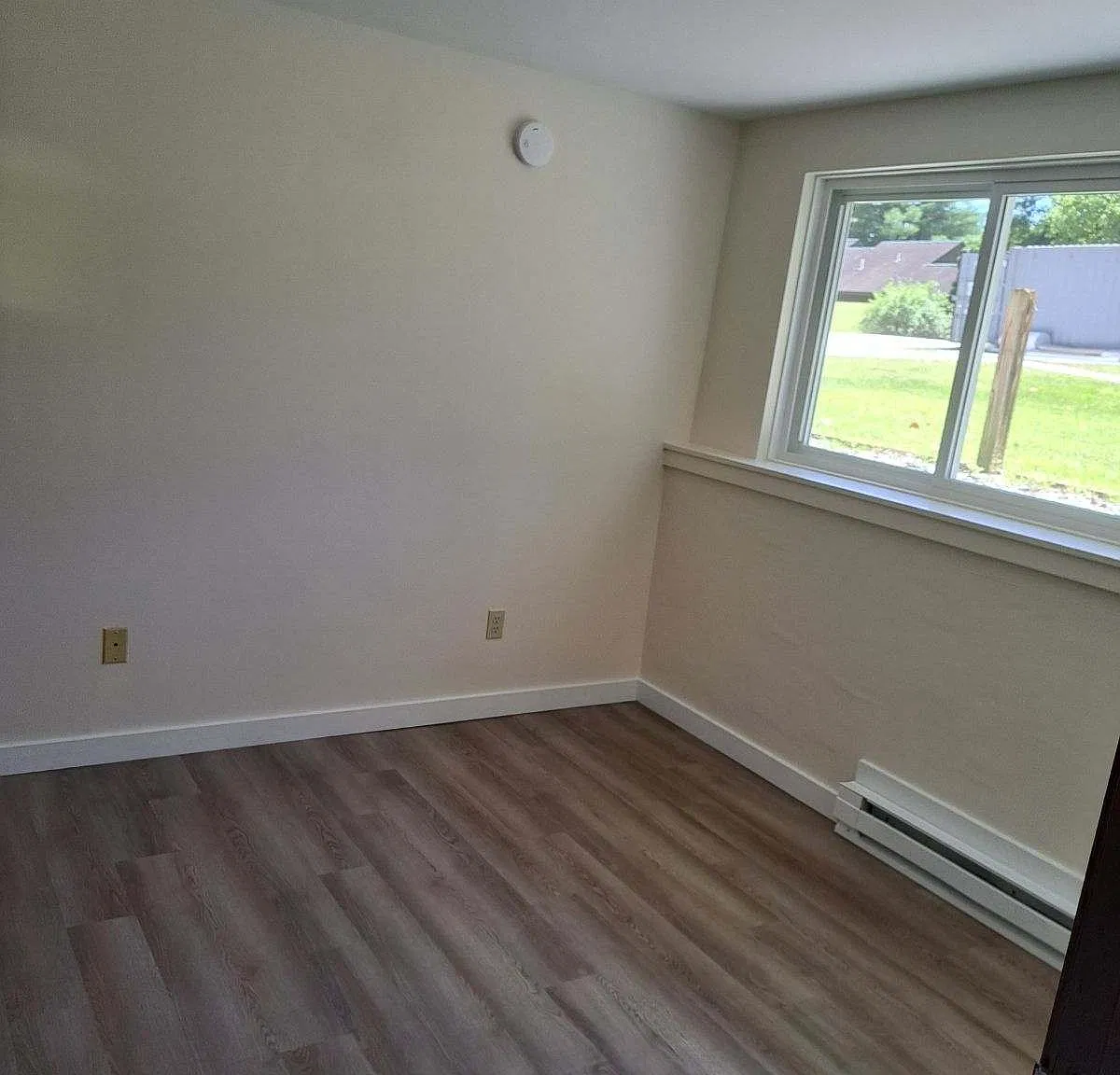 4 bed, 1.5 bath, $1,670 — Photo 4