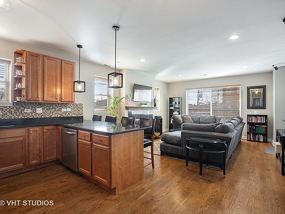 2nd image of 1617 N Artesian Ave APT 2S