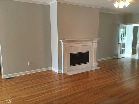 4th image of 2050 Glenhurst Dr
